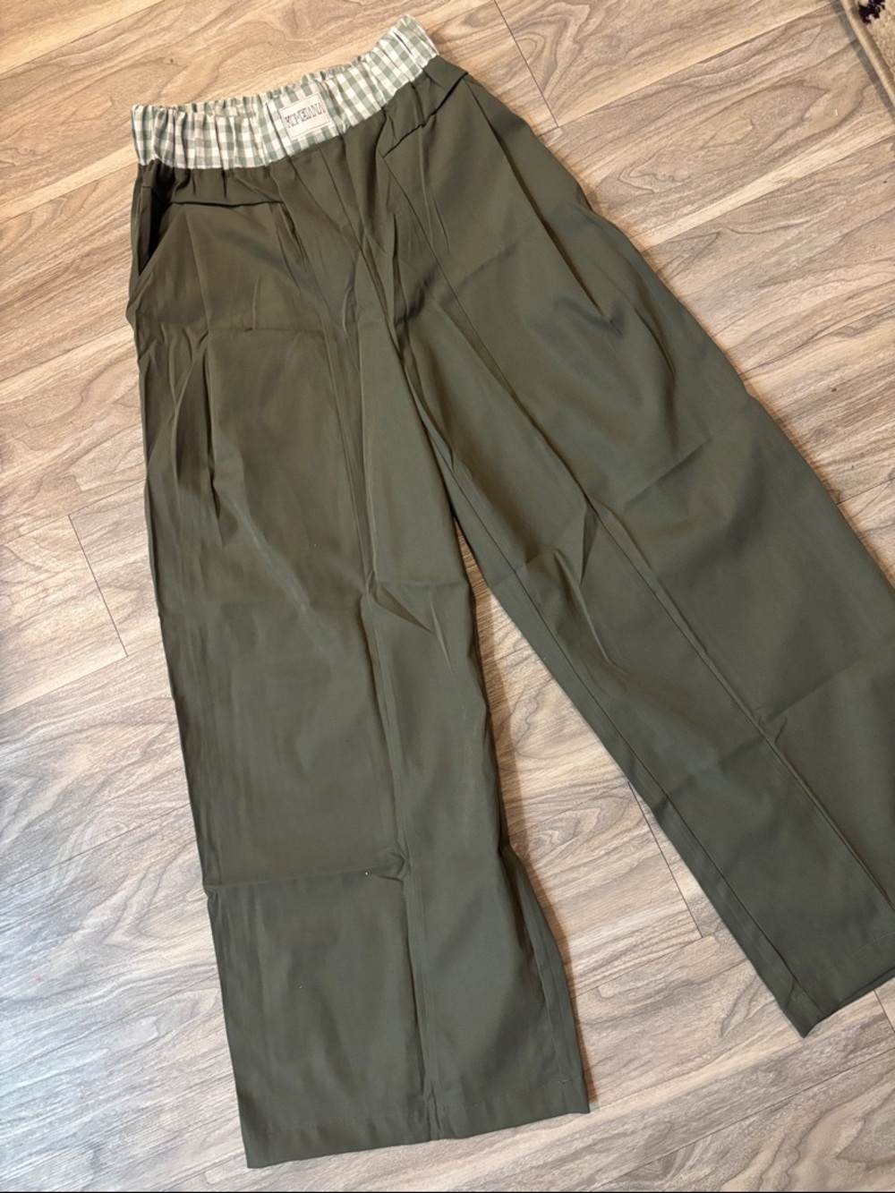 Wide Leg Pants in Olive Green